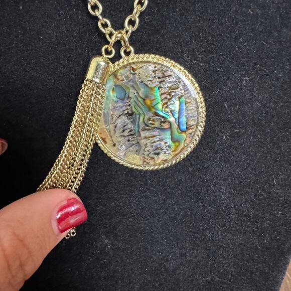 Boutique Silver Tone Pearlescent Medallion Tassel‎ charm long necklace - Picture 5 of 5